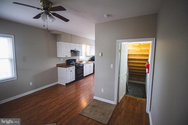 Building Photo - 234 E Linden St