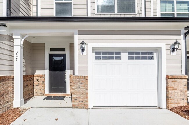 Foto del edificio - 3/2.5 Townhome Close to Southpoint w/ Garage!
