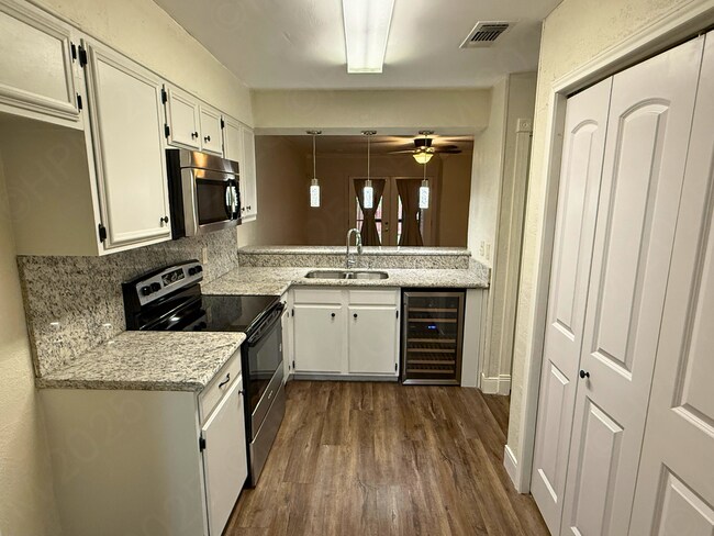Foto del edificio - Move-In Special. Half off the first full month's rent with a 12-month lease.