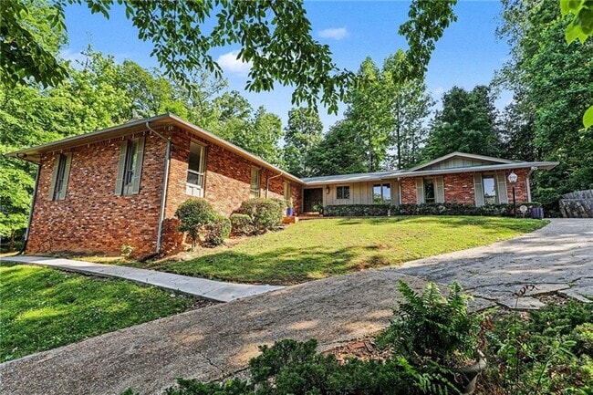 Building Photo - 3084 Green Valley Dr