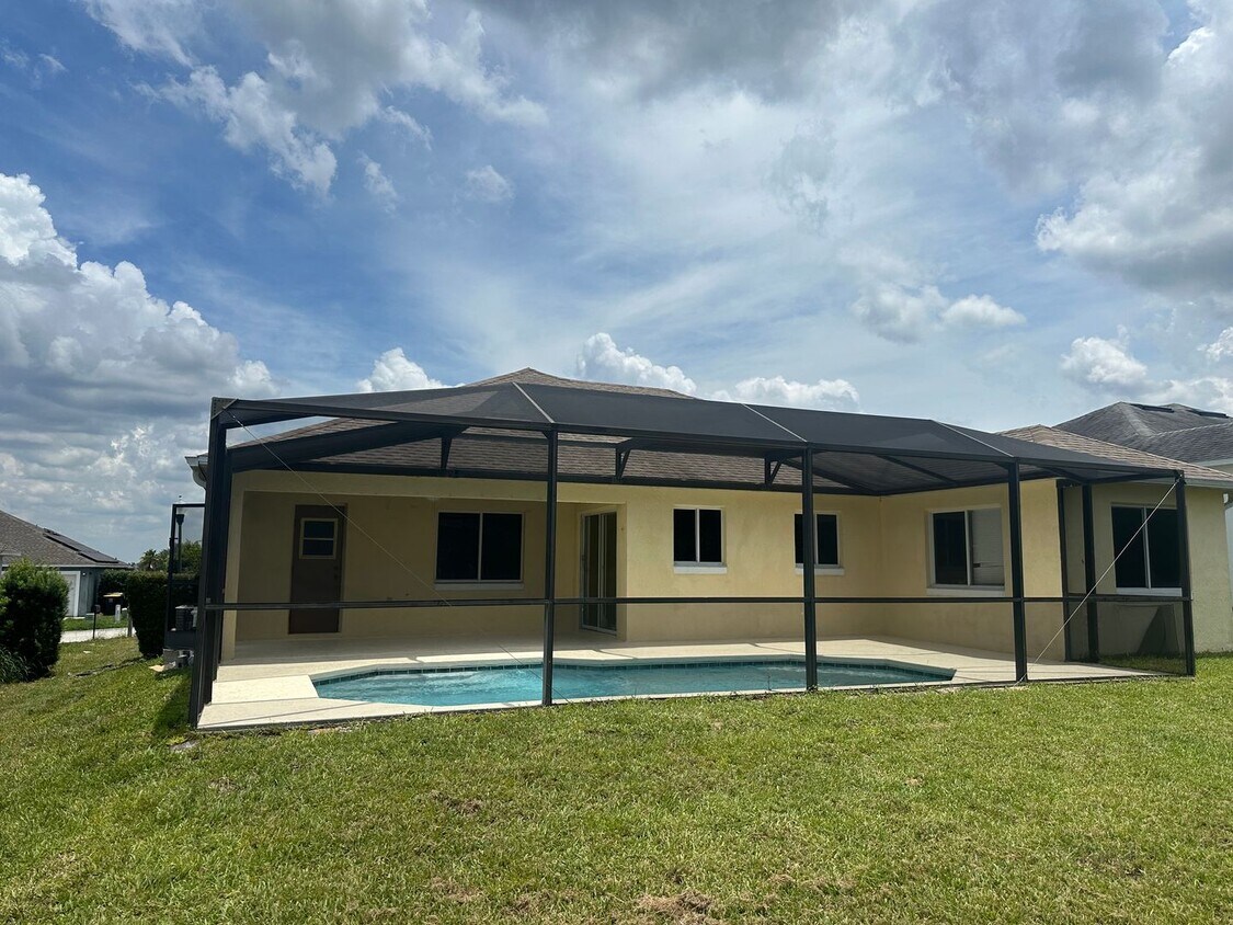Foto principal - PRIVATE POOL - 4 BEDROOM 2 BATH HOME