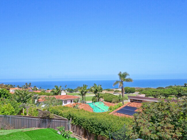 Vistas diurnas y nocturnas de Santa Mónica desde todas las habitaciones principales. - 345 Palos Verdes Dr W
