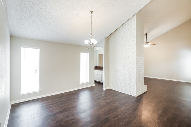 Foto del edificio - 7311 Las Brisas Dr