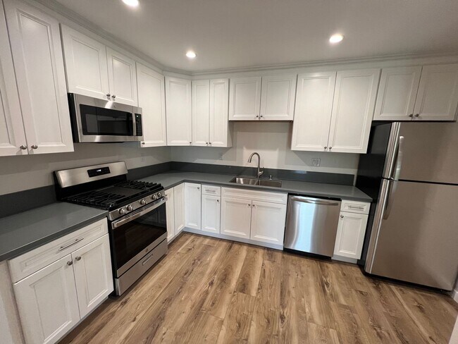 Building Photo - West 10th Escondido Triplex