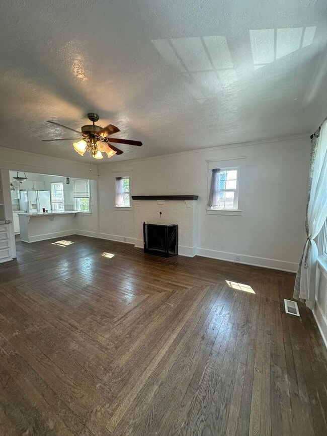 Building Photo - 3 Bedroom House with basement