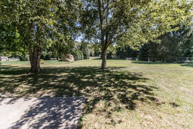 Building Photo - 1102 S Garden Ct