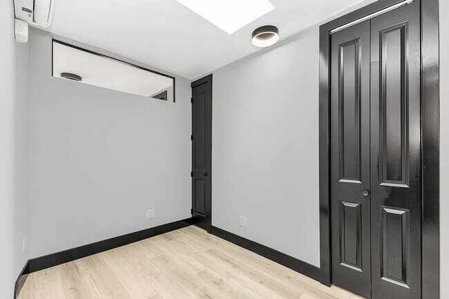Foto del edificio - 438 W 52nd St