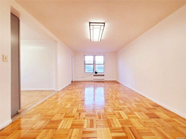 Building Photo - 41-25 Kissena Blvd