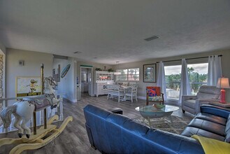 Building Photo - 726 Alden Dr