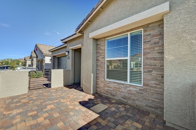 Building Photo - Stunning 4 Bedroom with Mountain Views!