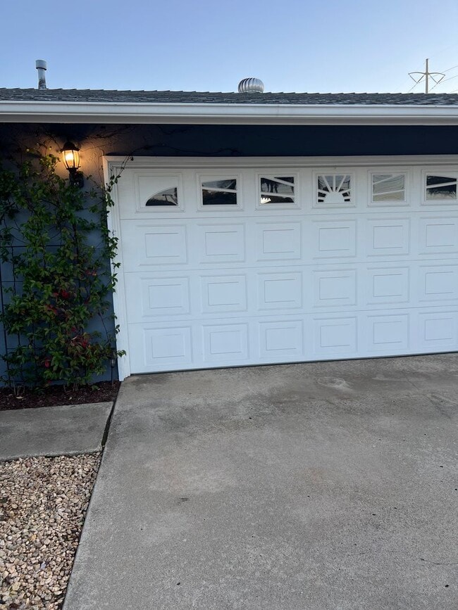 Foto del edificio - Rare Find!!!  $500 lease signing bonus! Incredible 4  bedroom / 2 bath updated house in beautiful...