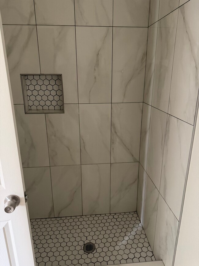 Building Photo - 2750 S Mansfield Ave