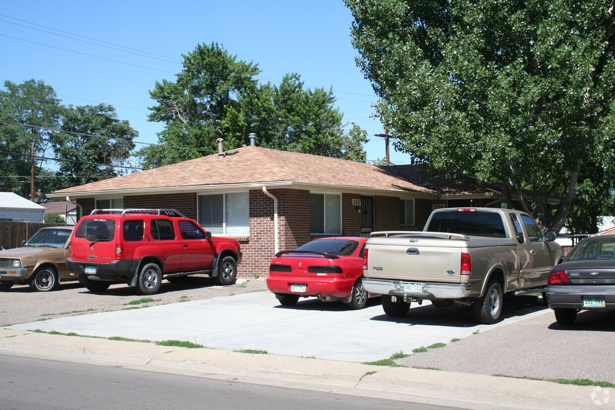 Building Photo - 202-214 S Canosa Ct