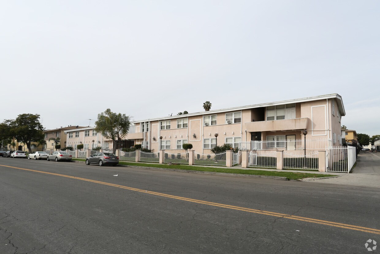 Primary Photo - Verandah Apartments
