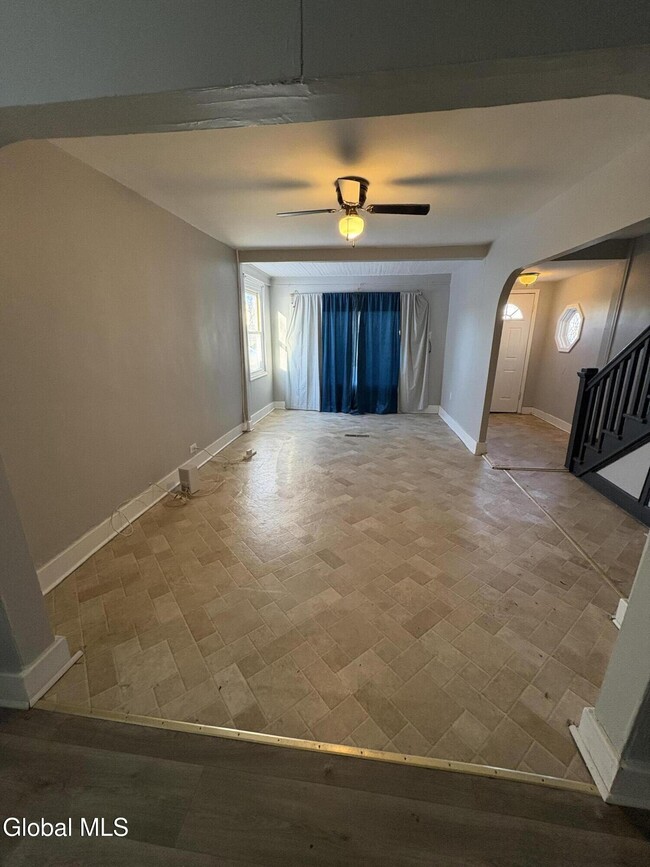 Building Photo - 246 Duane Ave