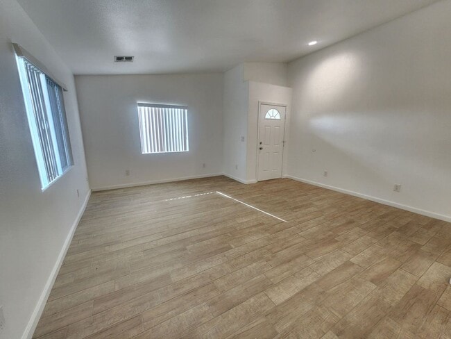 Building Photo - Newly Remodeled 3 Bedroom 2 Bath Home in C...