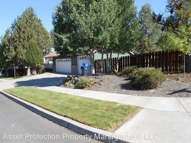 Foto del edificio - 4 br, 2.5 bath House - 2471 NE Lynda Ln.