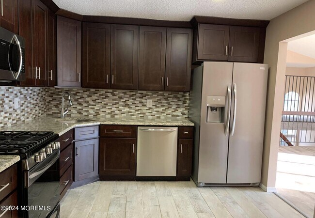 Building Photo - 30 Tulip Ln
