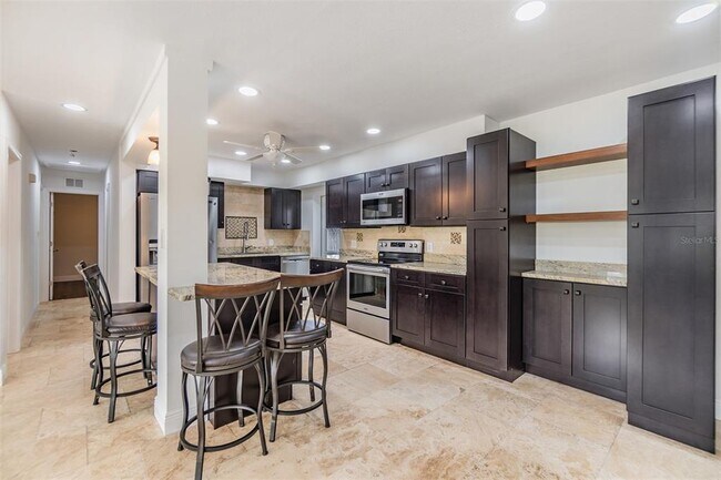 Building Photo - 954 Dumont Dr