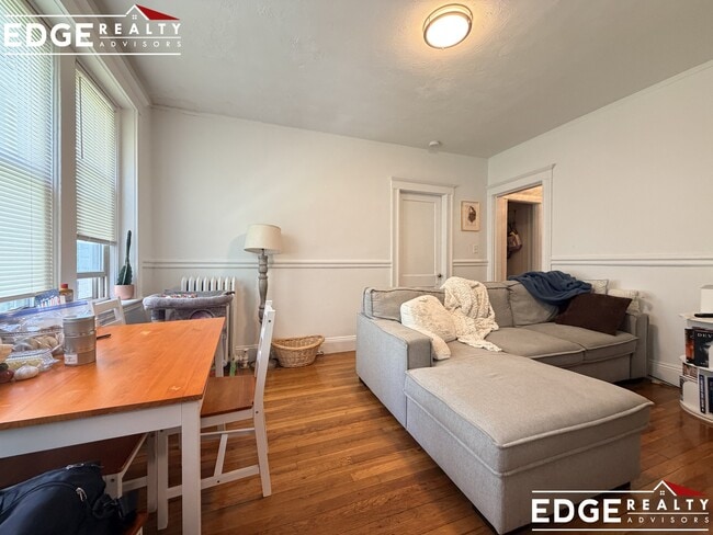 Photo - 264 Kelton St Apartment