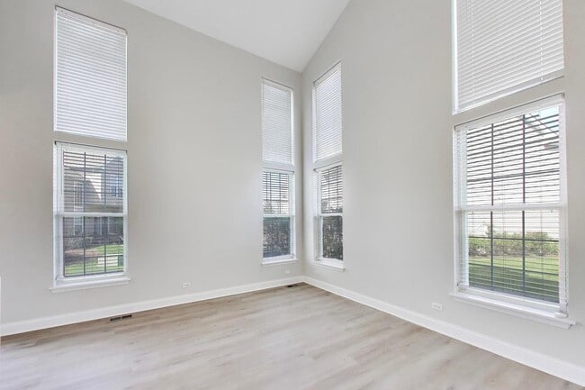 Building Photo - 2219 Rossiter Pkwy