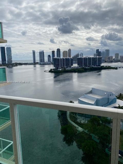 Foto del edificio - 3332 NE 190th St