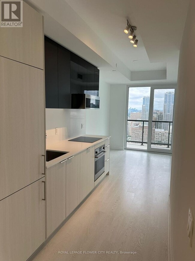 Photo du bâtiment - 308-3308 Jarvis St