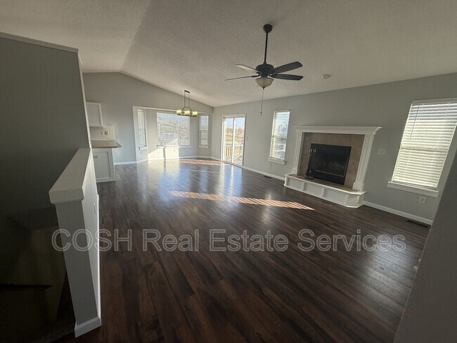 Building Photo - 816 S Longbranch Dr