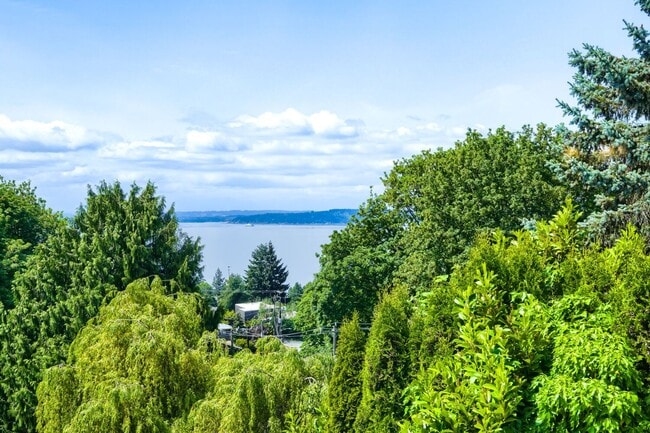 Building Photo - Recently Updated 3 Bed 2 Bath Seattle Home w/ Attached Garage!