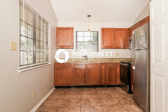 Foto del edificio - 3 Bedroom Pet-Friendly Home in Indianapolis, IN with Main Street Renewal