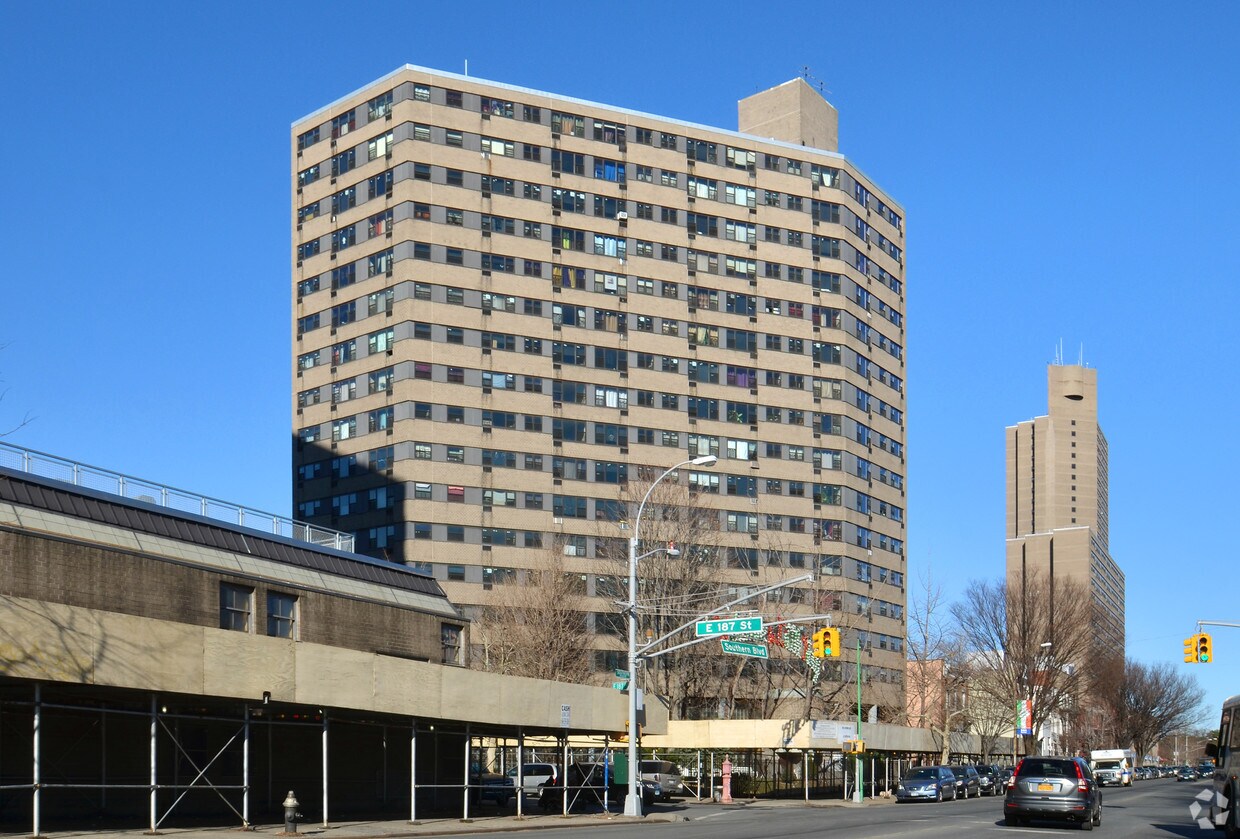 Kelly Towers Apartments in Bronx, NY