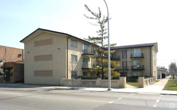 Foto del edificio - 5857-5859 W 63rd St