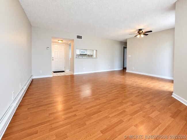 Foto del edificio - 9701 Westview Dr