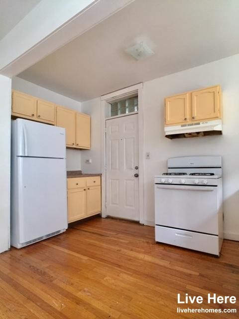 Primary Photo - 2048 N Kostner Ave