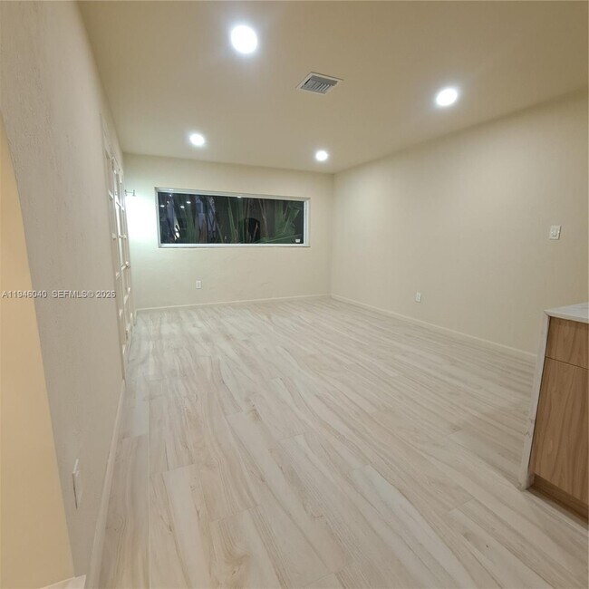 Foto del edificio - 5840 SW 51st St