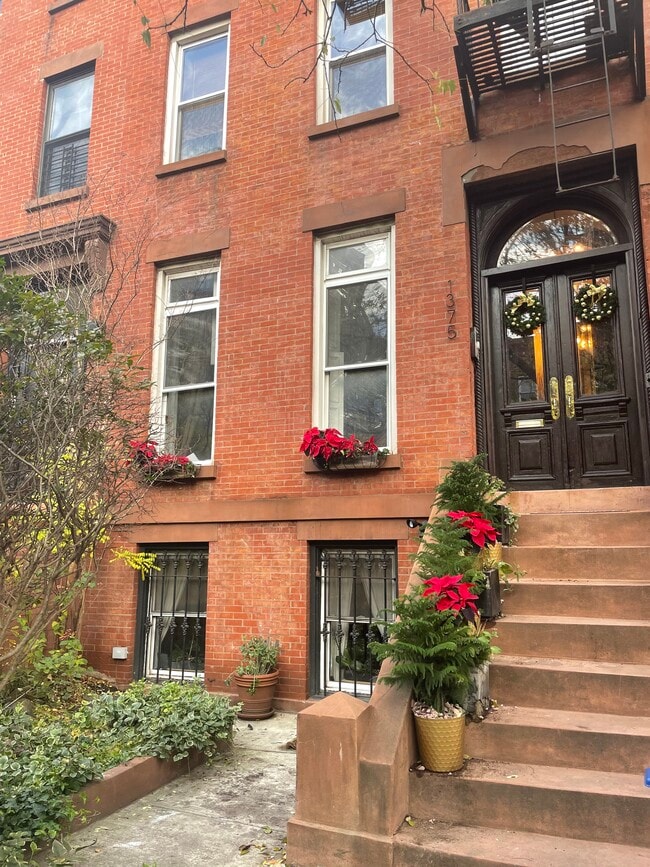 Building Photo - 1375 Pacific St