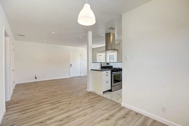 Building Photo - 8533 Cashio St