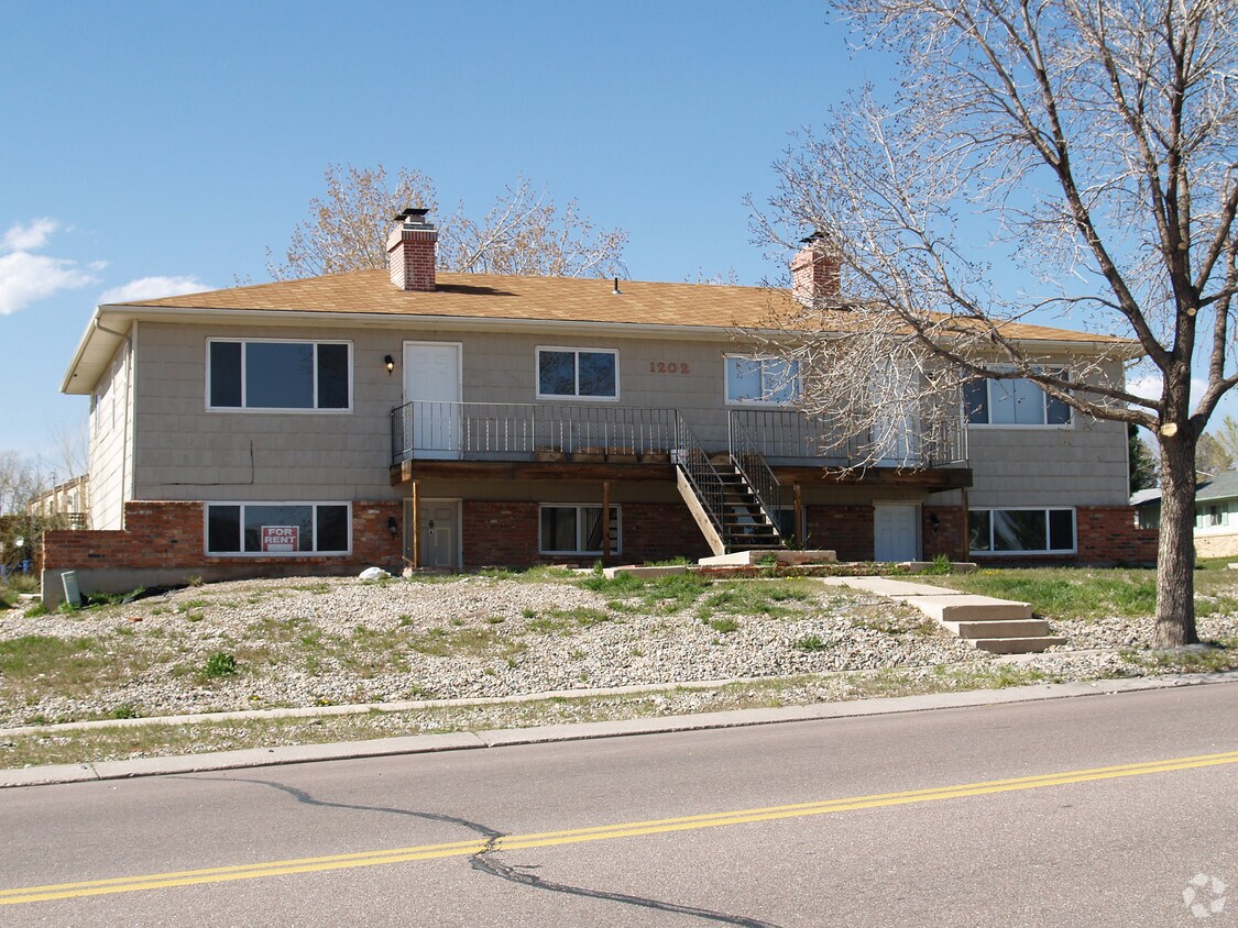 Building Photo - 1202 Holland Park Blvd