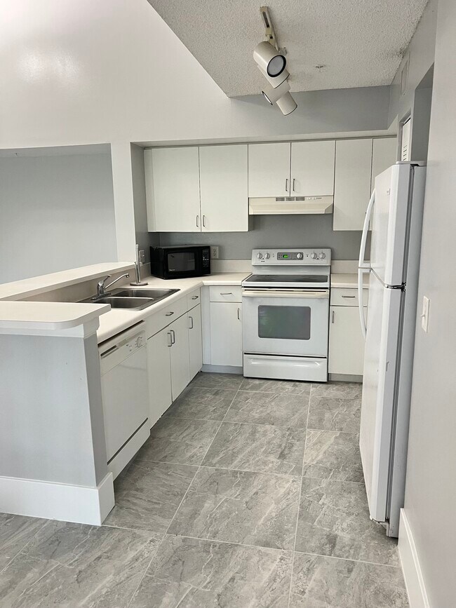 Foto del edificio - 1220 Wildwood Lakes Blvd