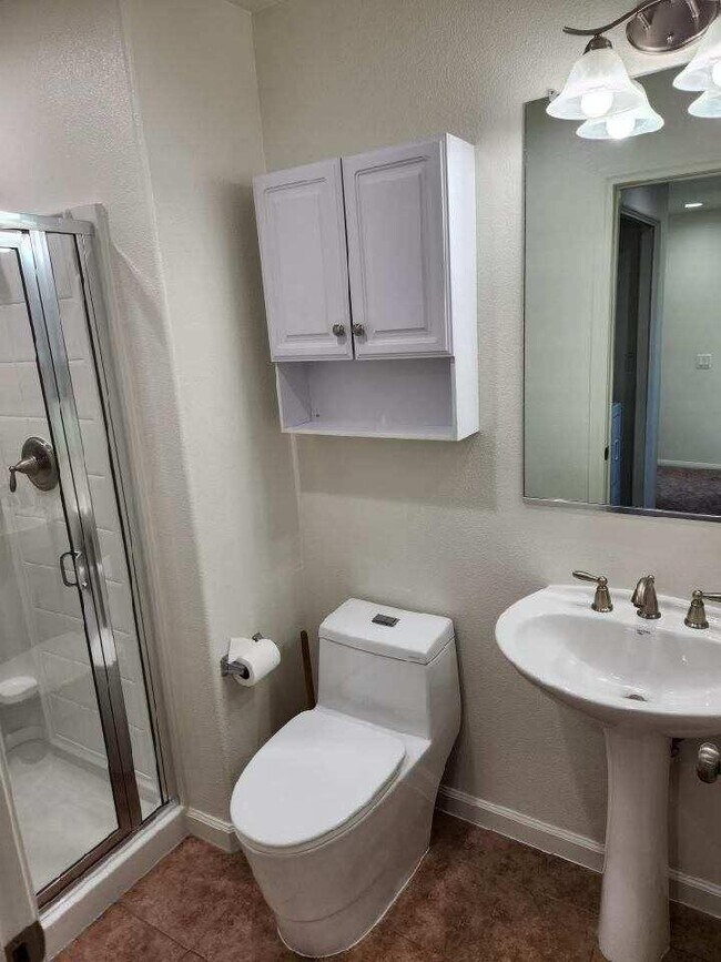 Foto del edificio - 956 Tarragon Ln