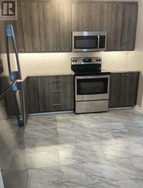 Building Photo - 26 Spencer St E