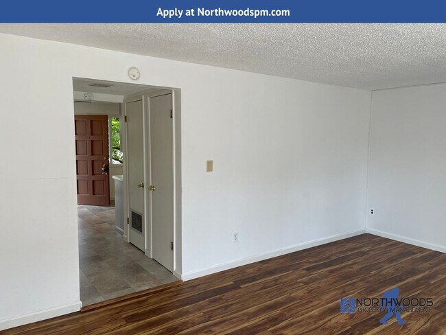 Building Photo - RENT REDUCED!!! Very Nice 3 Bedroom 2.5 Ba...
