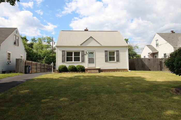 Primary Photo - 882 E Longview Ave