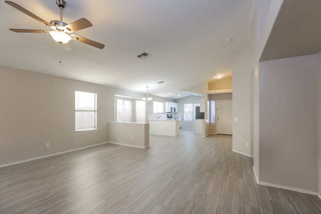 Foto del edificio - 4323 W Apollo Rd