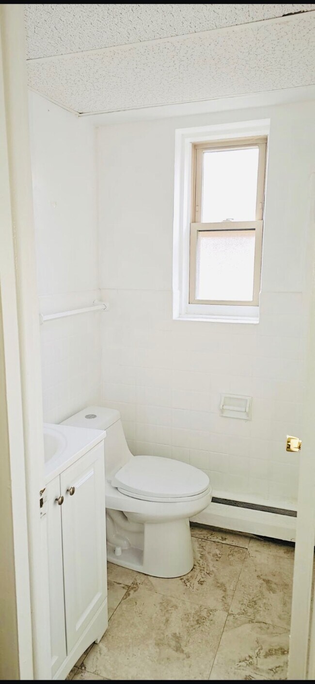 Foto del edificio - 124 Lucas Ave