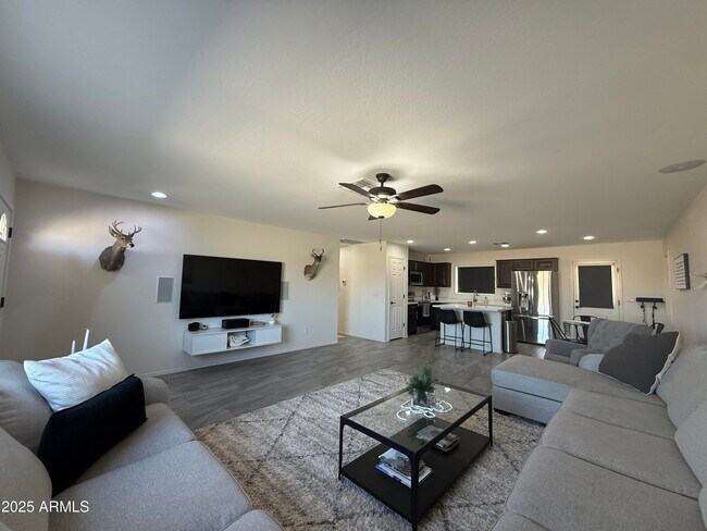 Foto del edificio - 726 S Johnson Rd