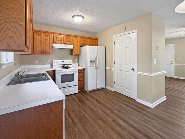 Foto del edificio - Three Bedroom Ranch in North Hall