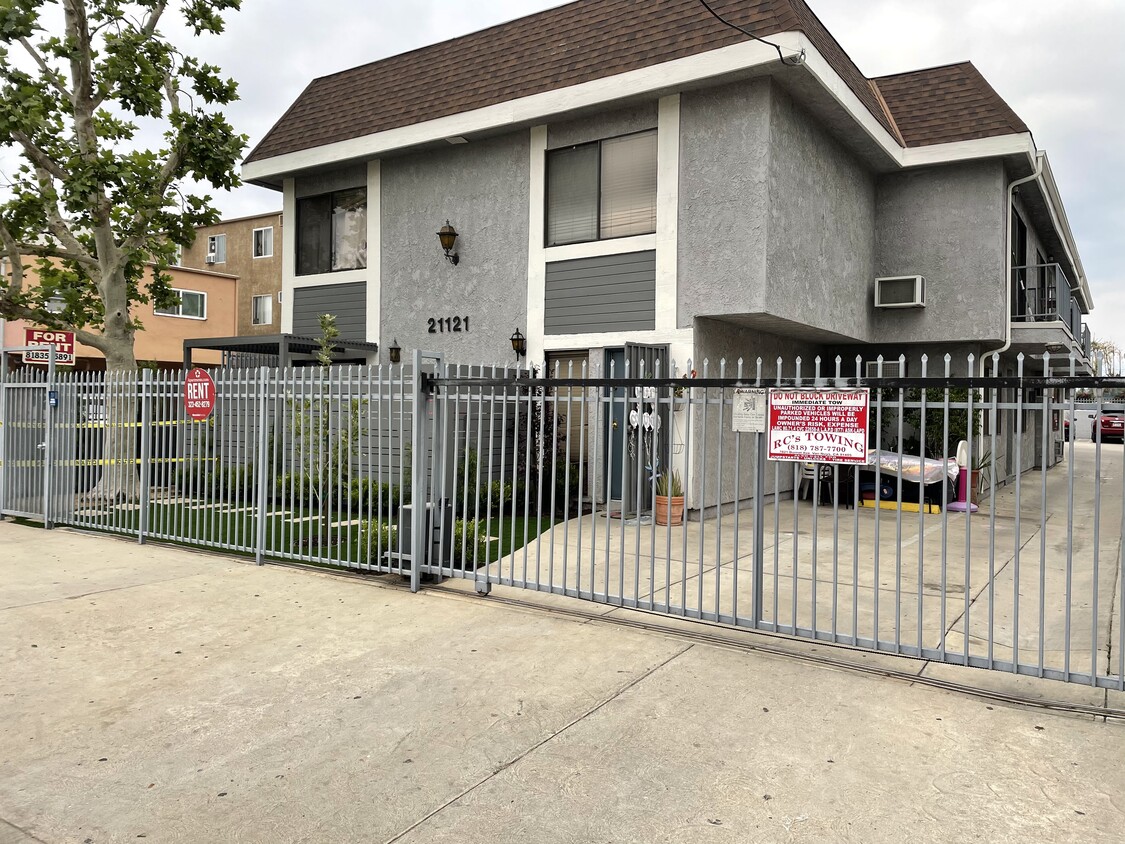 Foto principal - 21121 Bassett St #2 Canoga Park, Ca 91303