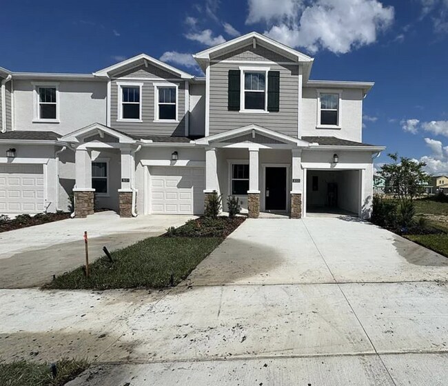 Building Photo - Charming 3-Bed Townhouse Retreat with 2.5 ...