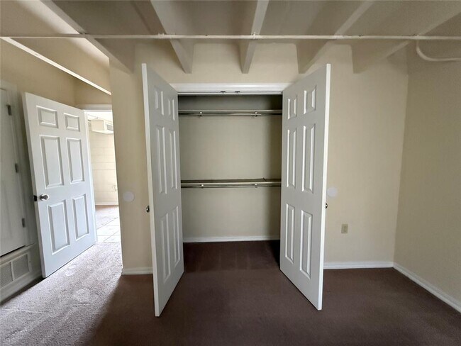 Foto del edificio - 729 E Commerce St